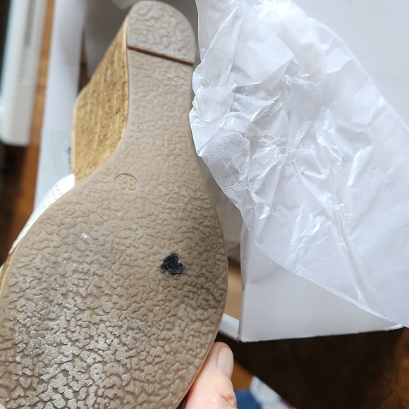 TOETOS WHITE WEDGE, cut out design,  size 8.5 - Picture 4 of 4